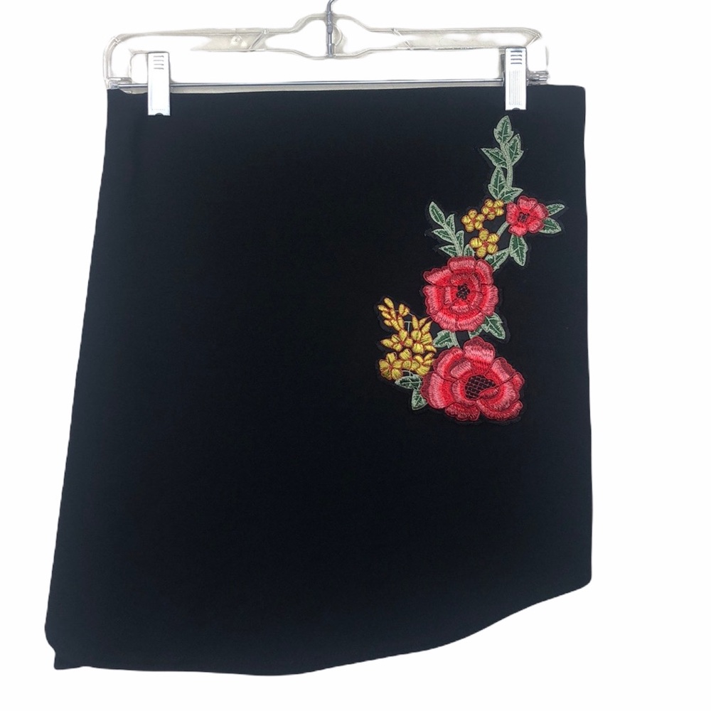 Boohoo Woman’s 24 Black Appliqué Stretch Skirt - Picture 1 of 6